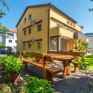 Gracia Apartment
