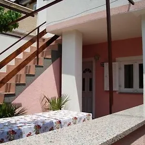 Sersic Apartment