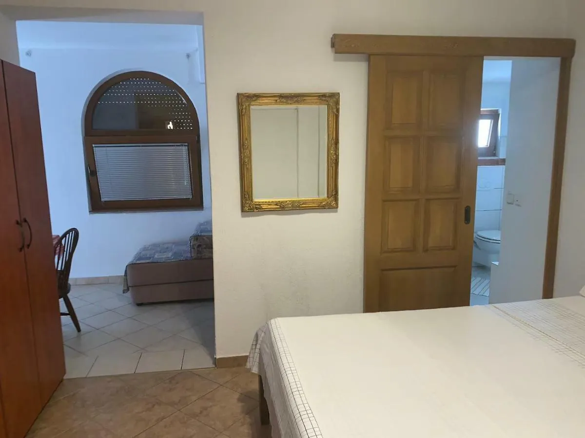Vila Tesmija Baška 0*,